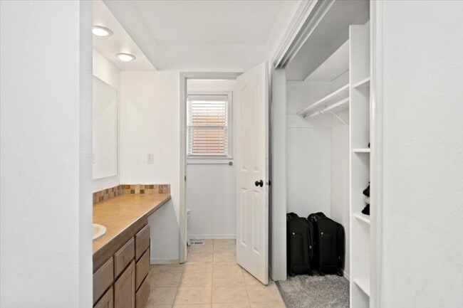 Building Photo - 2106 Carey Pl