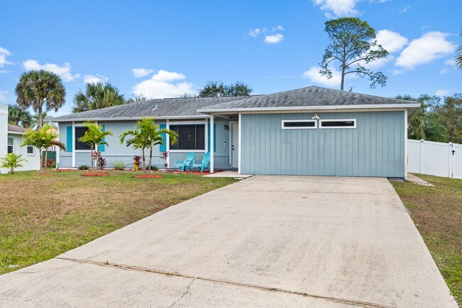 Building Photo - 801 Young Ave NW