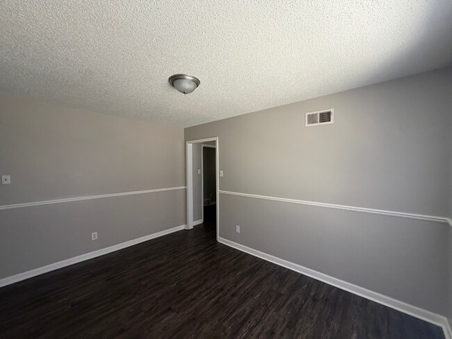 Building Photo - Charming 3BR/2BA Bartlett Area Home | Soaring High Ceilings, Brick Fireplace & Fenced Yard
