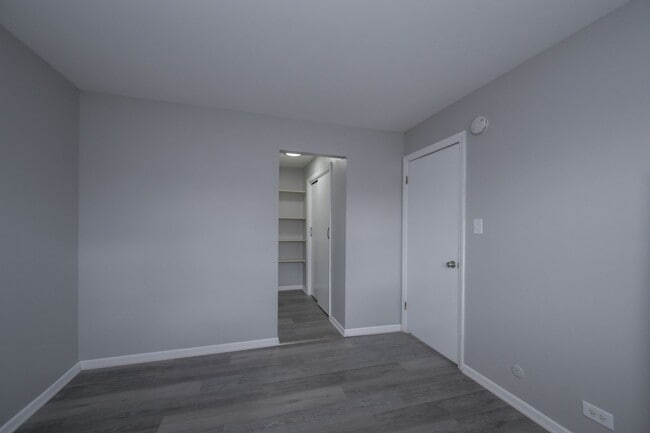 Building Photo - 15302-03 Knox-