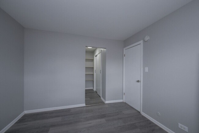 Building Photo - 15312-10 Knox-
