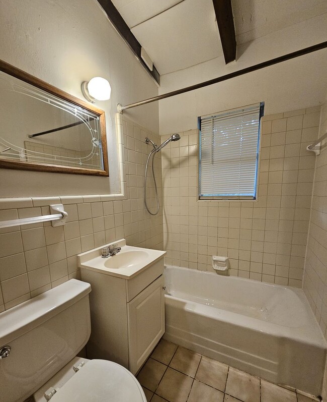 Building Photo - Short-Term Lease! (2) Bedroom Duplex Close...