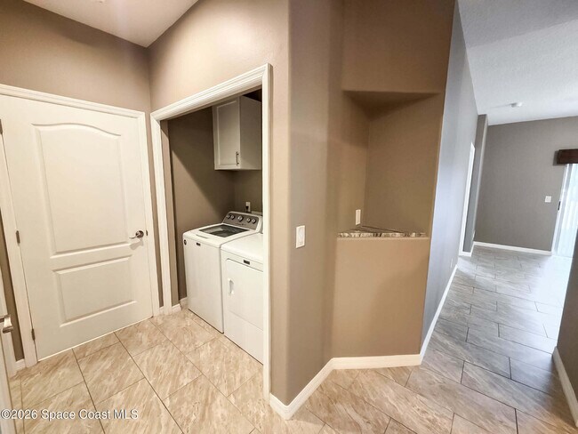 Building Photo - 1015 Venetian Dr