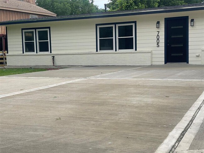 Building Photo - 7005 Kopman Dr