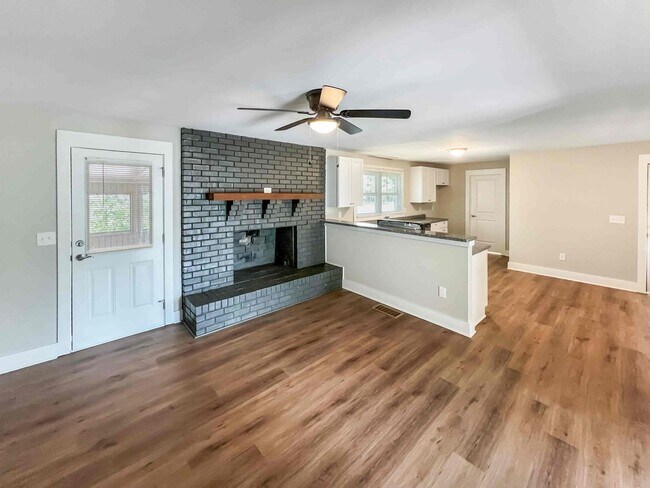 Building Photo - Completely Renovated 3 BR/3 BA Ranch with ...