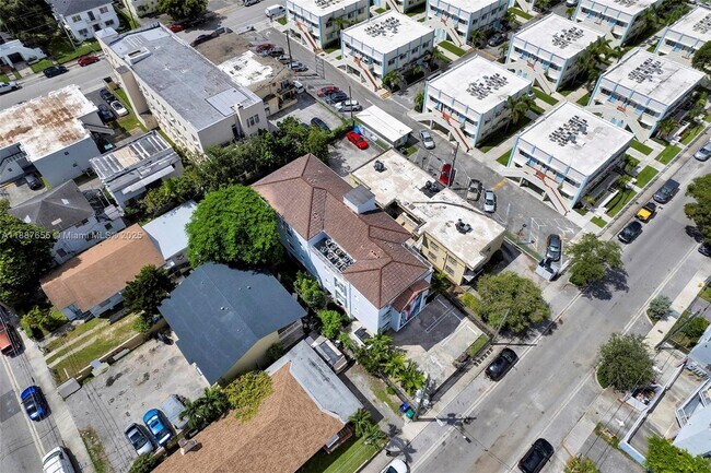 Building Photo - 520 SW 5th St