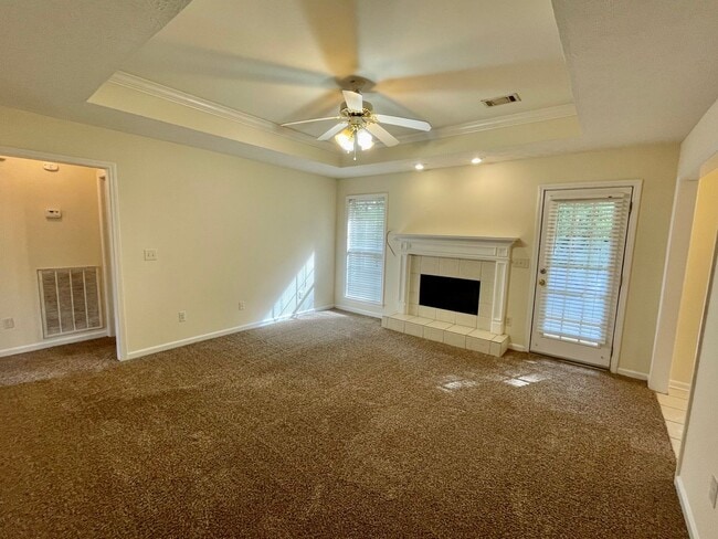 Building Photo - 4 Bedrooms in Eastern Oaks