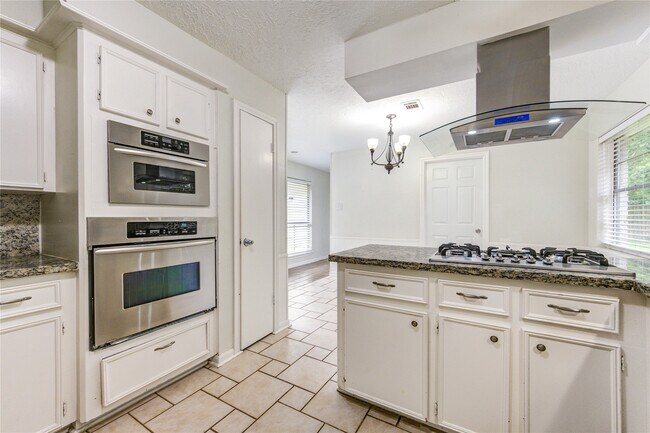 Building Photo - 8107 Durklyn Ln
