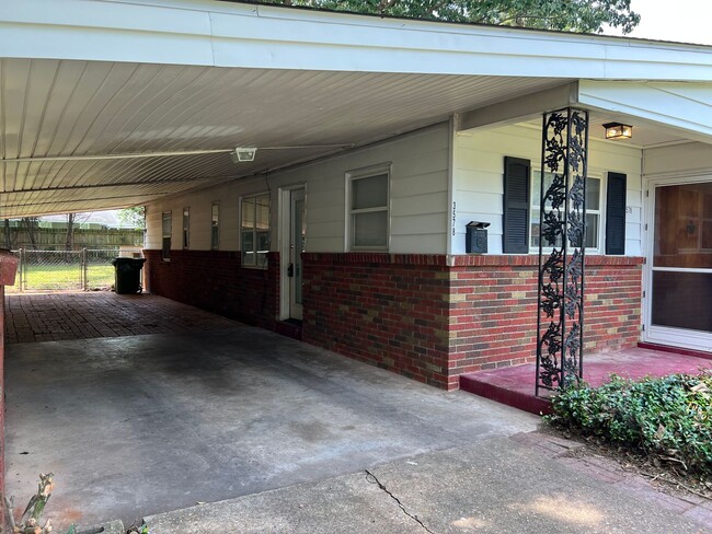 Building Photo - 3 Bedroom / 2 Bath in Dalraida