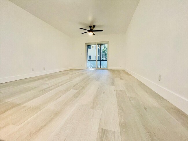 Building Photo - 257 S Cypress Rd
