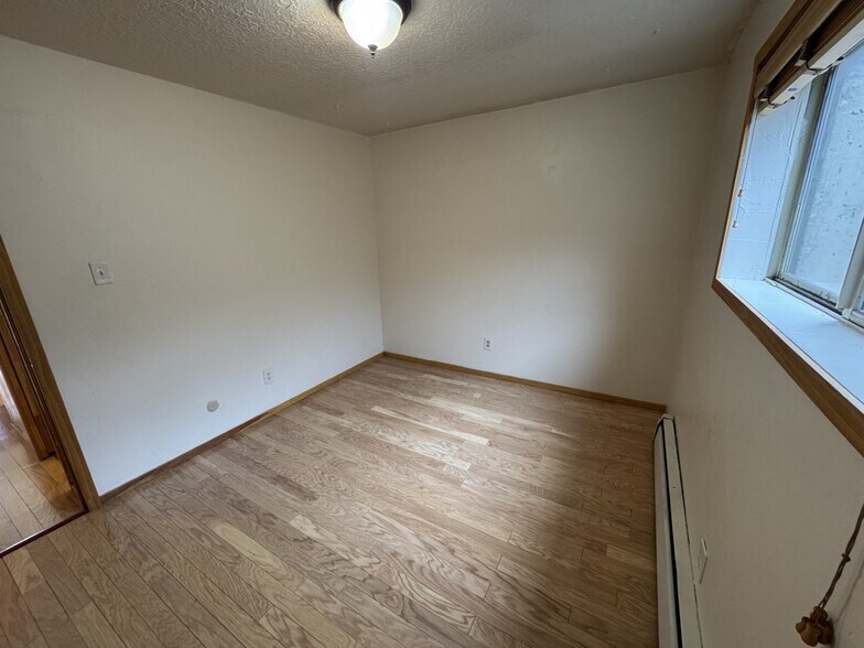 Building Photo - 1033 Straight Creek Dr