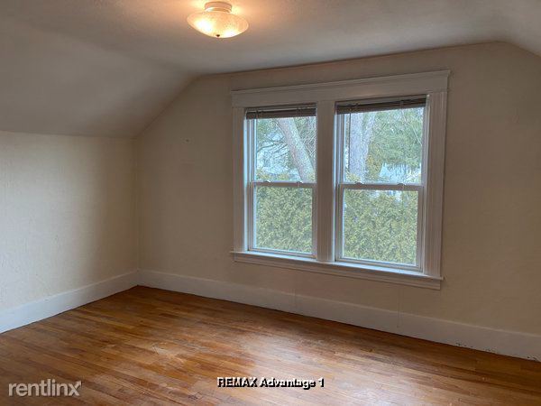 Building Photo - 3 br, 1 bath Townhome - 6 Billow St L Unit L
