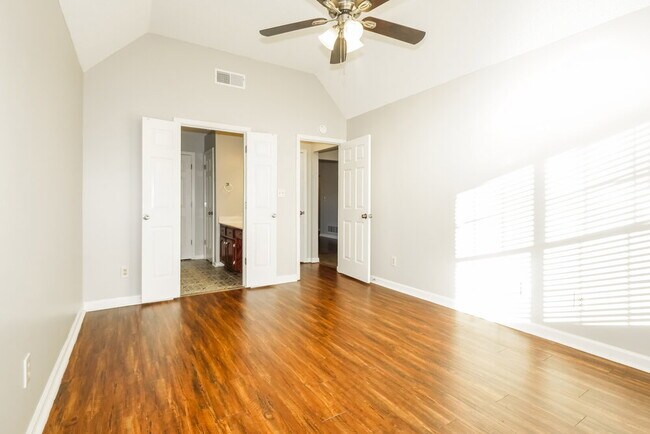 Building Photo - 7631 Tally Ho Dr E