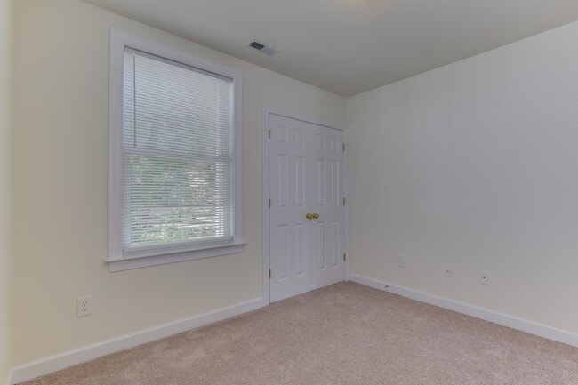 Building Photo - 955 Poquoson Ave