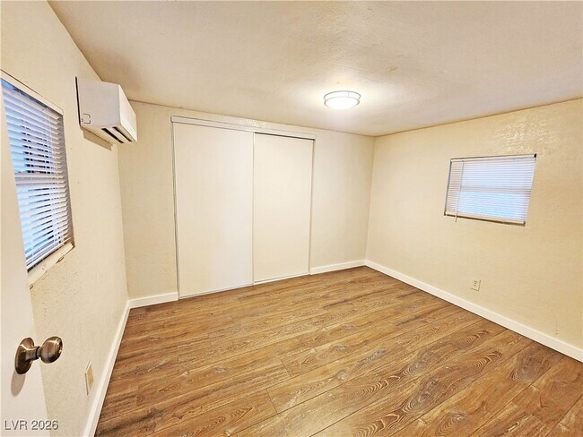 Building Photo - 2220 W Bell Vista Ave