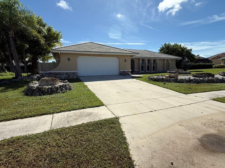 Building Photo - 381 Ortega Ln