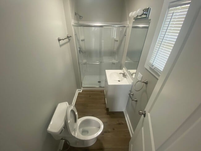 Building Photo - Renovated 2 Bed 1 Bath House