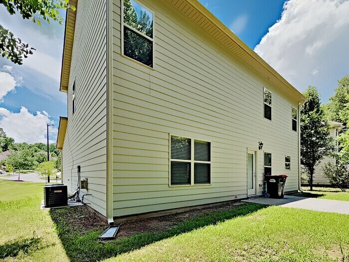 Building Photo - 385 Yasmine Cove