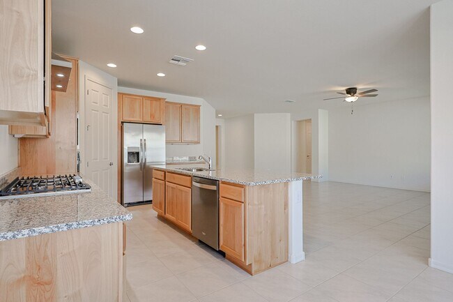 Building Photo - Beautiful 4 Bedroom Home in Aloravita Community