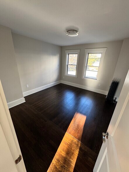 Building Photo - 146 Avon St