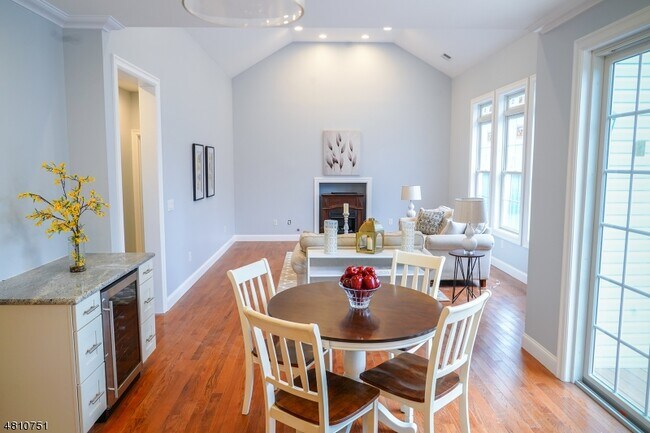 Building Photo - 9 Spalding Dr