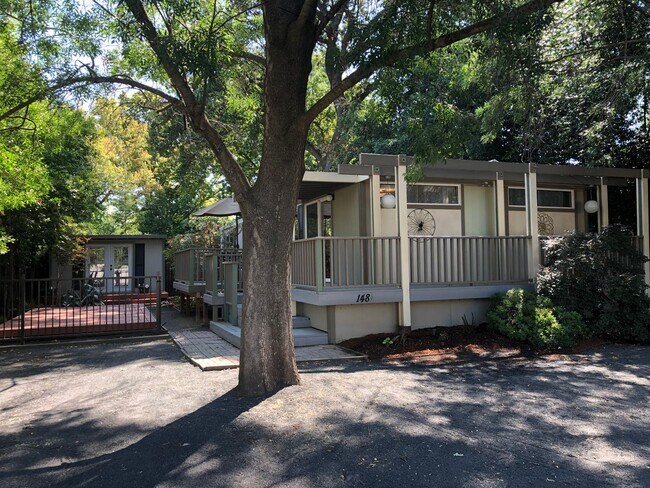 Building Photo - 148 Sequoyah Ave
