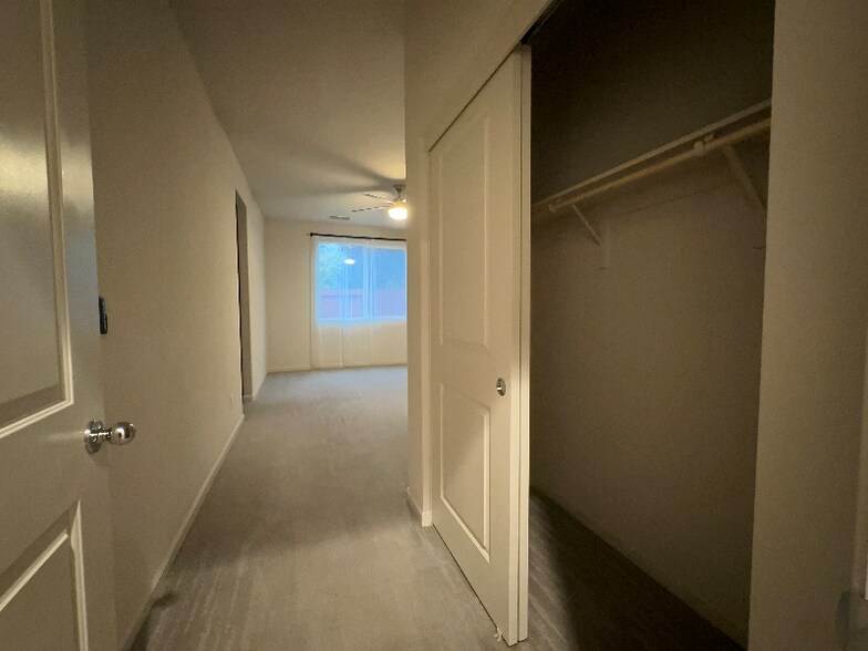 Building Photo - 2375 Creekview Dr