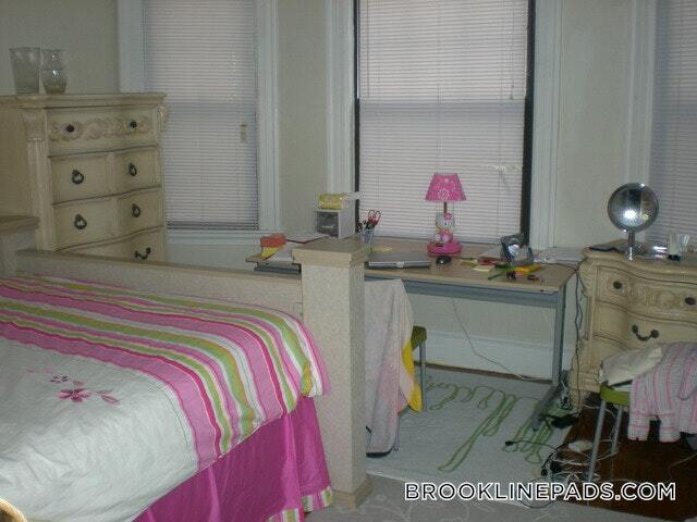 Building Photo - 50 Babcock St