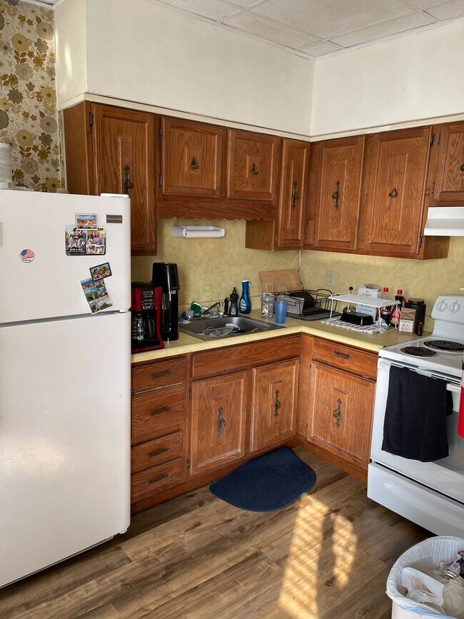 Building Photo - 141 W High St