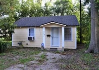 Building Photo - 131 1/2 Mildred St