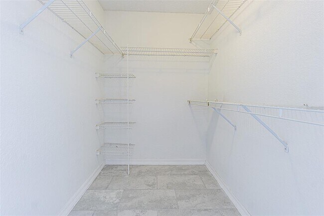 Building Photo - 18001 Richmond Pl Dr