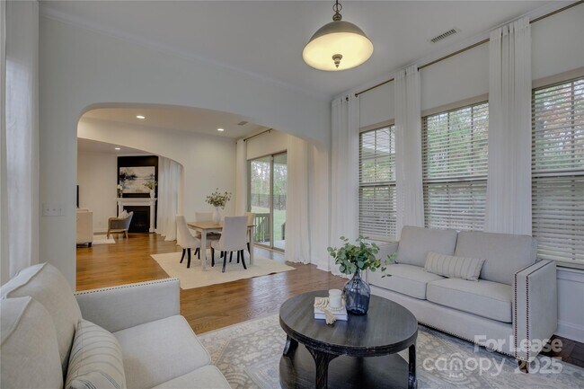 Building Photo - 10925 Preservation Park Dr
