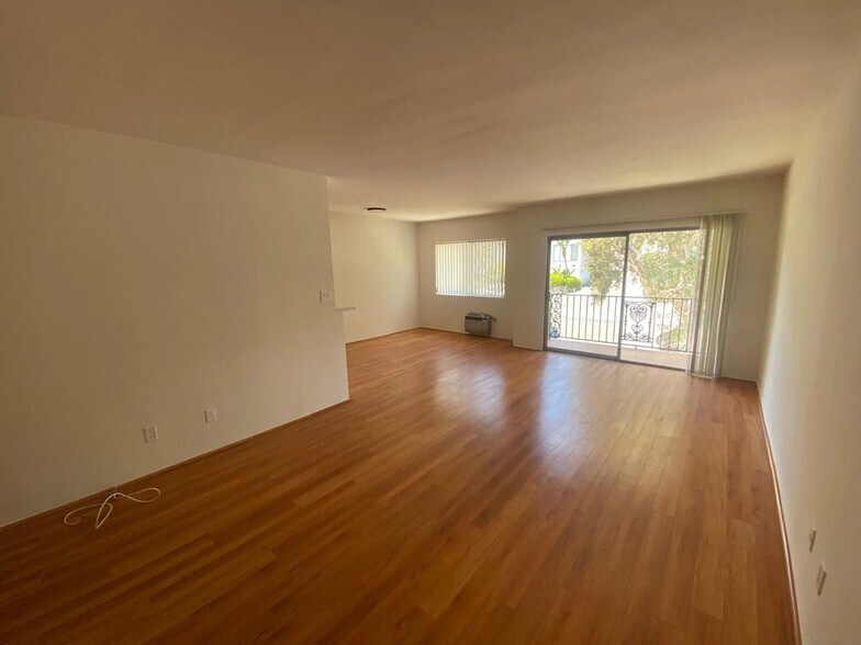 Building Photo - 10776 Rose Ave