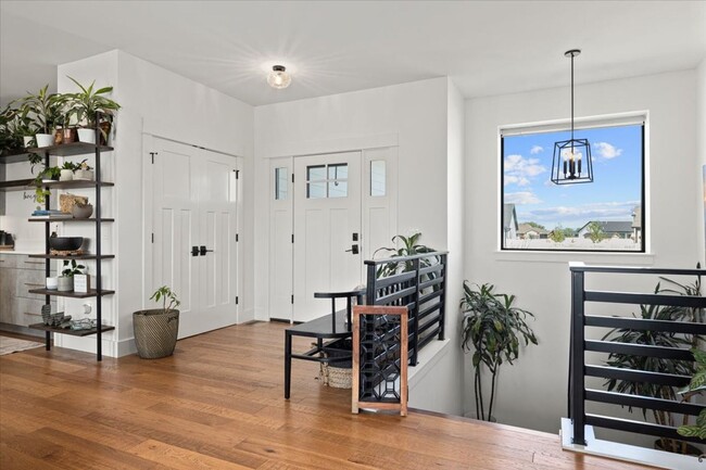Building Photo - Beautiful Heights Home!