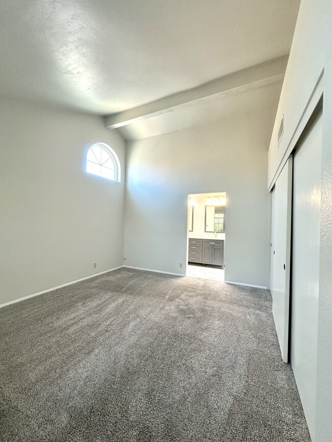 Building Photo - 15880 Avenida Villaha