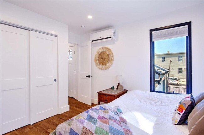 Building Photo - 37 Ring St