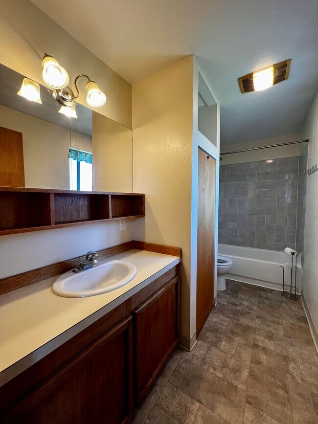 Building Photo - Move in special - $150 off first month's rent!