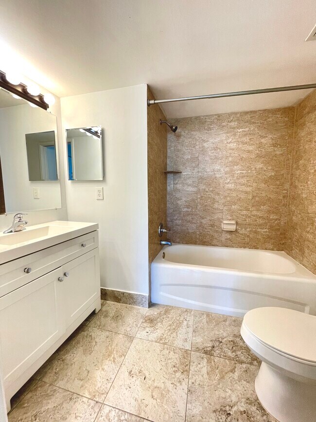 Building Photo - 1230 Wildwood Lakes Blvd