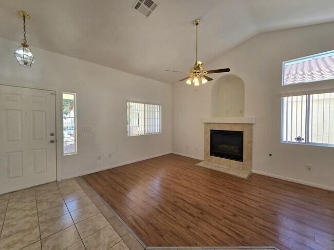Building Photo - Charming & Spacious Las Vegas Home with Prime Location and Endless Potential