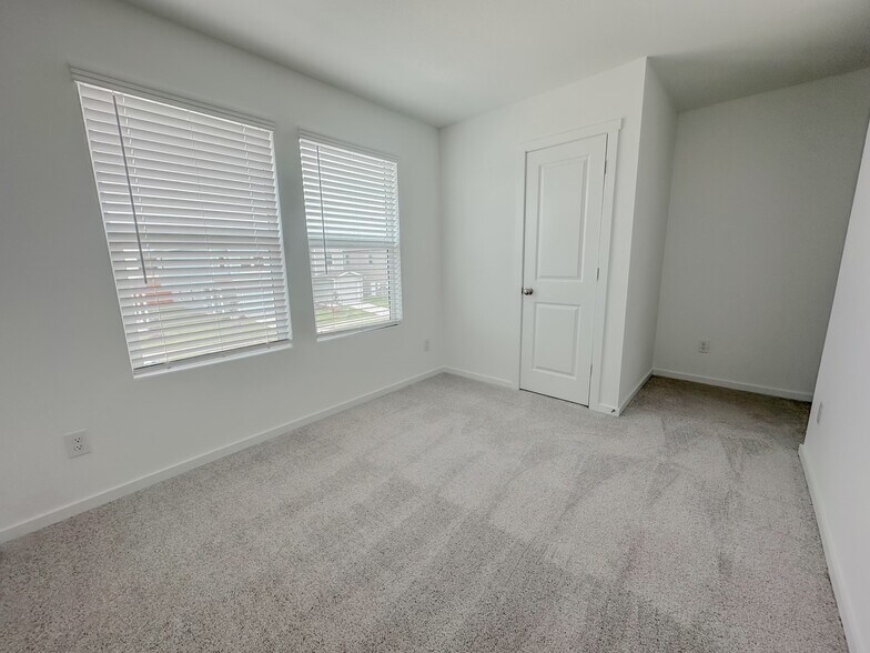 Building Photo - 910 Sandhill Crane Ln