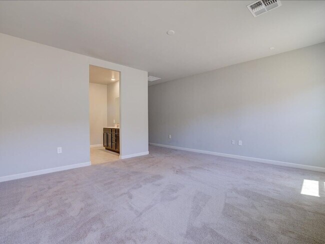 Building Photo - Corona de Tucson 4 Bedroom 2 Bathroom
