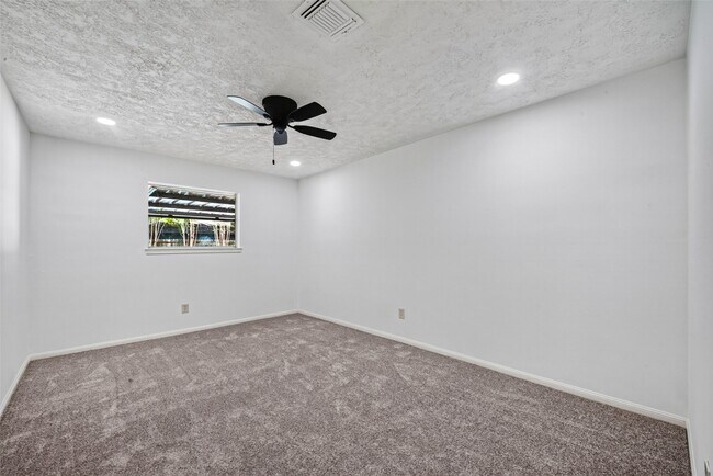 Building Photo - 3910 Chile Dr