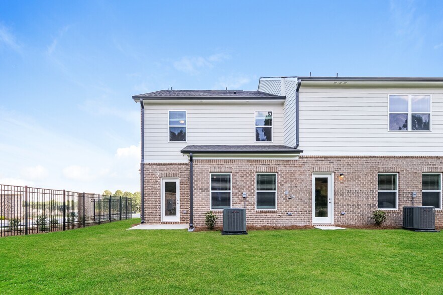 Building Photo - 125 Pyrus Ln