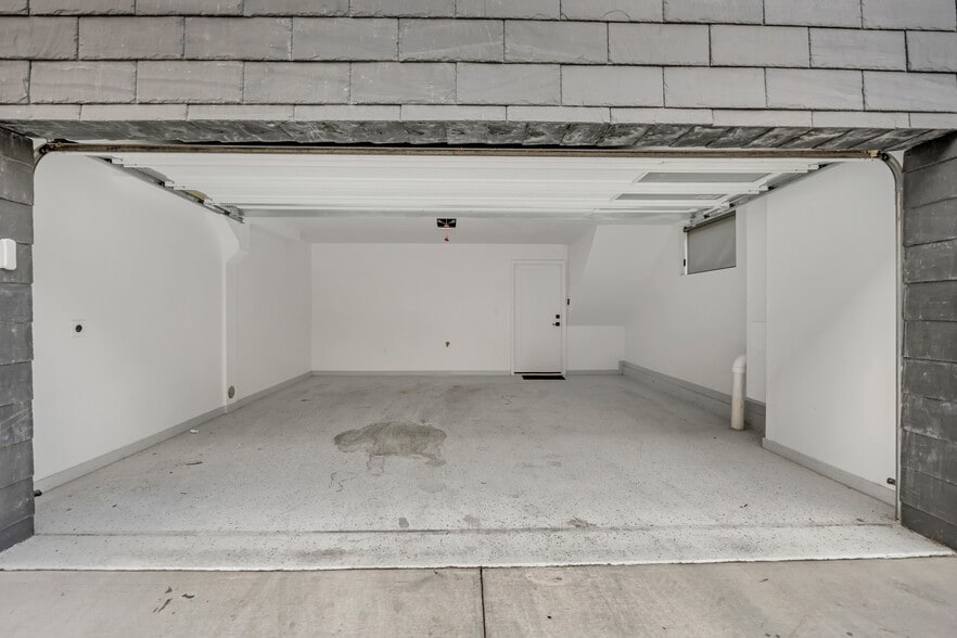 Building Photo - 833 S 800 E