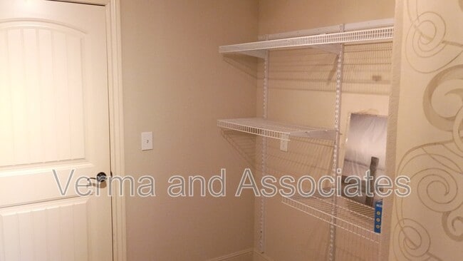 Building Photo - 2703 SW Ledbury Cove