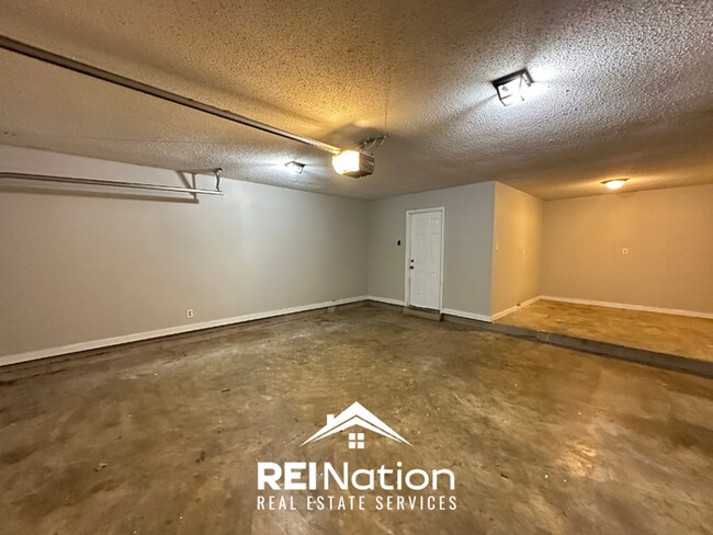 Building Photo - CORDOVA COVE CHARMER! 3BR/2BA | High Ceilings & Brick Fireplace | 2-Car Garage!