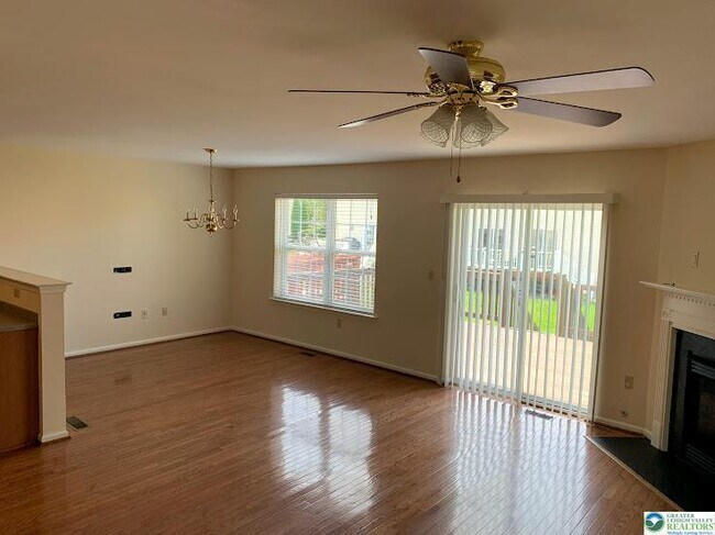 Building Photo - 6870 Hunt Dr