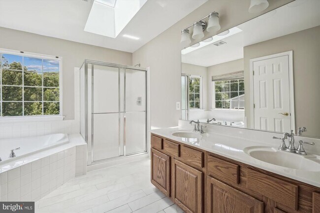 Building Photo - 2973 Myrtlewood Dr