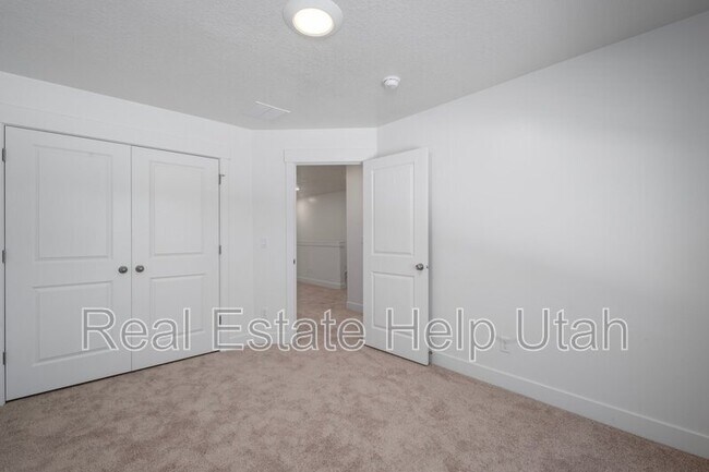 Building Photo - 285 W 1150 N