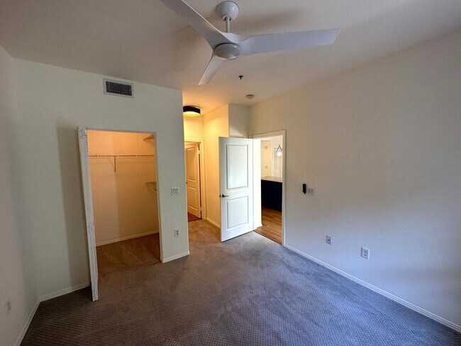 Building Photo - Gorgeous Spacious 2 Bedroom - 2 bath Condo with parking in Little Tokyo